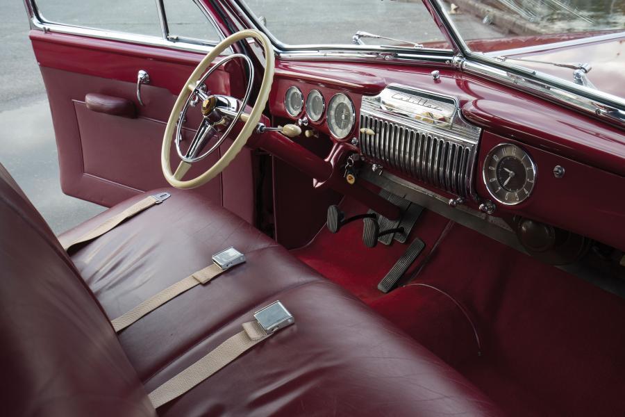 Интерьер Cadillac Series 60 Special Town Brougham by Derham 1942 года  (фото 7 из 22)